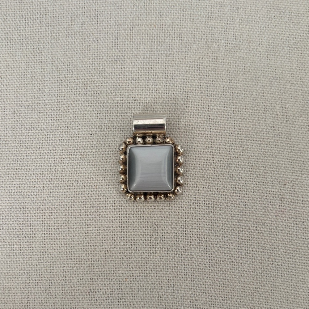 VTG Mexico .925 Sterling Silver Grayish Gem Square Beaded Edge Slider Pendant - Picture 2 of 6